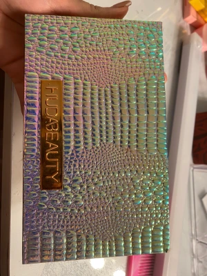 huda beauty palette - huda beauty palette