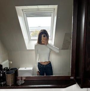 Tröja  - Nu säljer jag denna unika tröja från Zara som inte finns att köpa längre!! Storlek S och sitter super snyggt:) 