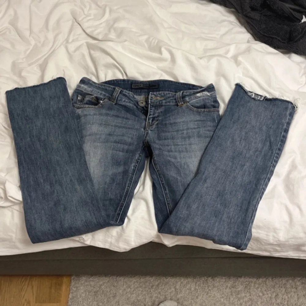 Pris kan diskuteras! Så snygga jeans från only ! Tveka inte att höra av dig vid några frågor💕 storlek w31 l34 (midjemåttet:40cm och innerbensmåttet:76cm) . Jeans & Byxor.