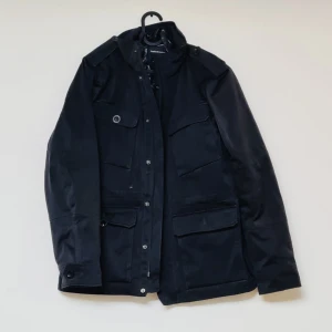 Jacket mens  - Jacket by peak performance  for men , medium size New price 2199 kr , used only once 