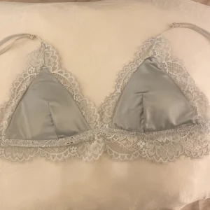 Grön Silkes bh - Denna fina gröna bh sitter super bekvämt utan push och i silkes material.💚