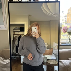 Grå sweatshirt - Sweatshirt i skönt material💕