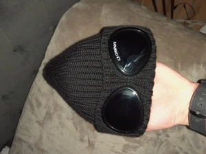 CP COMPANY MÖSSA - Äkta cp company mössa kvitto finns även tyckte den inte passar mig.utseendemässigt och darför säljer jag den. Om du har några frågot så är det bara att höra av sig👍