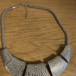 Stort halsband 