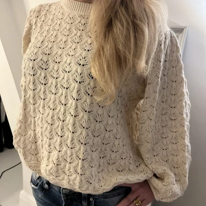 Stickad tröja✨✨ - Superfin stickad beige tröja! I toppenskick🤍