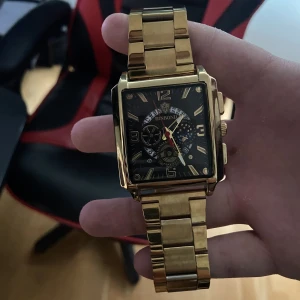 Klocka  - Helt nu klocka men det var helt fel för killen😅 