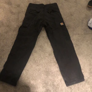 Carrhart cargo byxor - Svarta Carrhart cargo byxor.