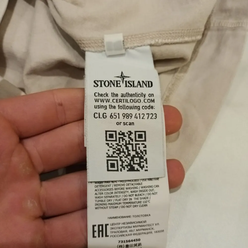 Stone island tröja i bra sick som inte används längre. För mer info eller bilder skriv privat.. Tröjor & Koftor.