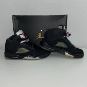 Air Jordan 5 Retro OG - Knappt andvända, mycket bra skick säljer pågrund av liten storlek. Nypris 3,300kr Öppen för byte 