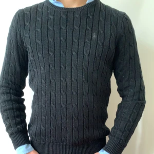 Ralph lauren pullover - Ralph lauren pullover som passar bra för hösten. Sitter fint med  skjorta under. Hör av er vid funderingar / Alex 