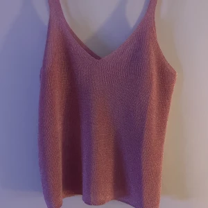 Rosa glittrigt linne  - Flowy linne från mango i rosa glittrande tyg  Perfekt festtopp  Använd 2-3 ggr