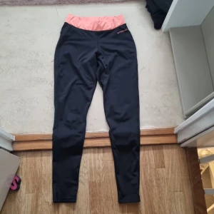 Träningsbyxor - Storlek S Använda men bra skick