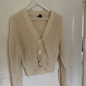 Stickad kofta - Stickad kofta från Lindex. Strl S