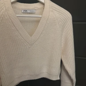 Stickad tröja - Stickad tröja från zara som inte kommer till användning 