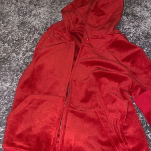 Juicy Couture Överdel Röd - Bra skick, använd 2 ggr ich