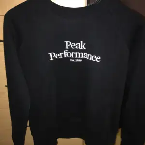 Fin Peak Performance tröja i väldigt bra skick, svart och storlek S. Nypris ca 800kr