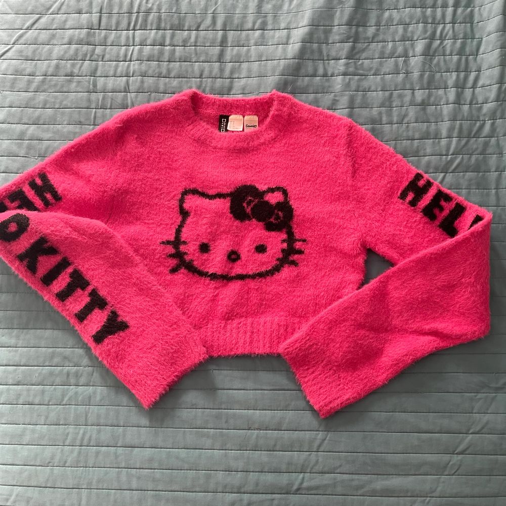 Rosa Hello Kitty tröja - H&M | Plick Second Hand
