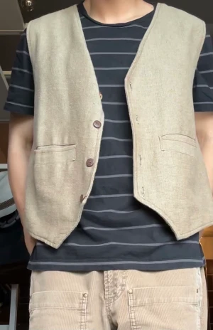 Linne vest - Linne Vest köpt i usa. Sitter bra på mig 177 cm