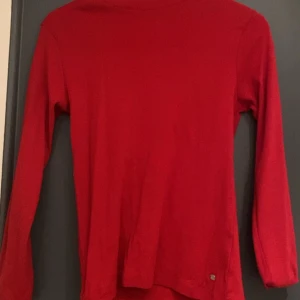 Tröja  - Använd 1 gång 