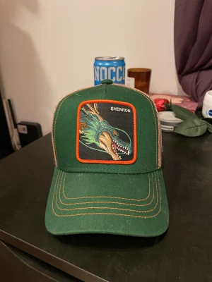 Capslab keps  - Relativt ny keps! Har använt ett fåtal gånger men är i bra skick☺️ Du kan justera storleken själv! 