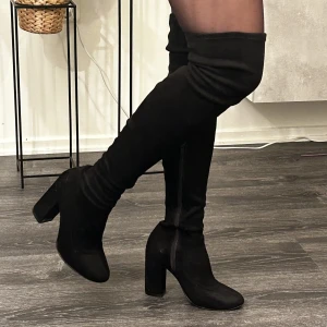 Boots storlek 37 - storlek 37 tror från zalando eller Nelly knappt använda! Inga skador lite smutsig klack bara:) 