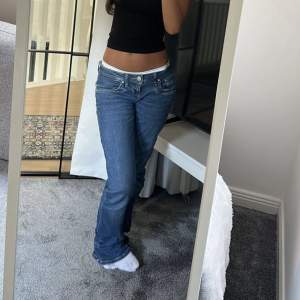 Säljer mina populära ltb jeans då de inte kommer till någon användning, jätte snygga, kom privat för fler bilder, jätte bra skick (säljer bara vid bra bud) priset kan diskuteras 