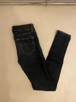Tiger Of Sweden Jeans  - Hej! Säljer mina Tiger Of Sweden Jeans i storlek 26/30 fint skick. Tveka inte på att höra av dig om du har frågor eller funderingar kring varan!