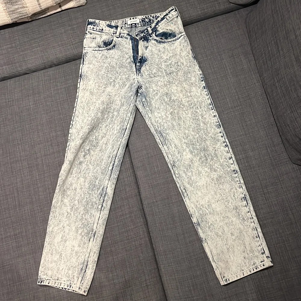 Säljer ett par arigato jeans i storlek 30.nästintill nyskick. Jag är 181cm lång priset går att diskutera. . Jeans & Byxor.