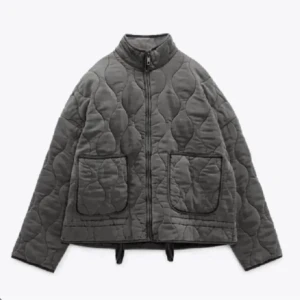 Zara jacka! - Säljer denna superpopulära slutsålda jacka ifrån zara! Använts fåtal gånger och är som att köpa en ny!