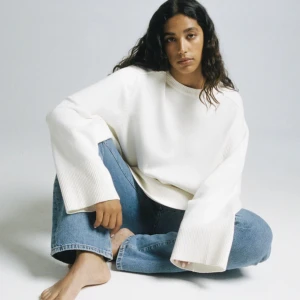 Stickad tröja - Säljer denna krämvita skickade tröjan eftersom den inte kommer till användning💕 Köpt för 499kr 