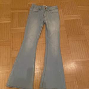 Säljer super snygga lågmide Bootcut jeans använda 3-4 gånger
