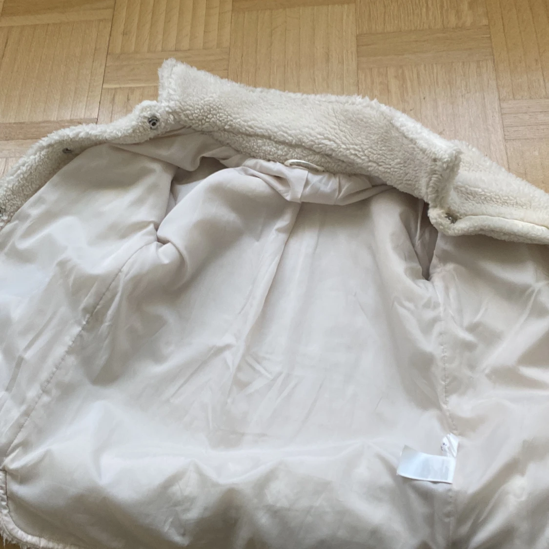 Säljer en jätte fin fluffig jacka - 90