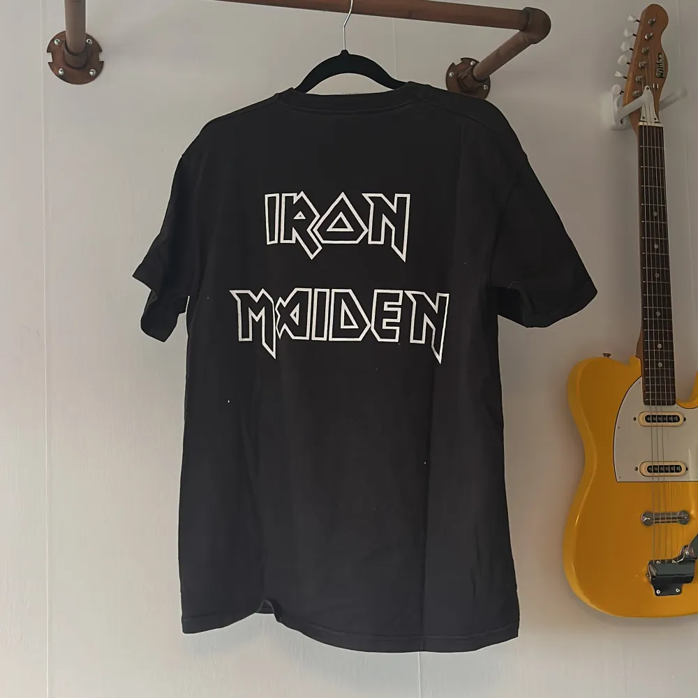 As fet iron maiden tshirt, använd en handfull gånger, inga defekter. T-shirts.