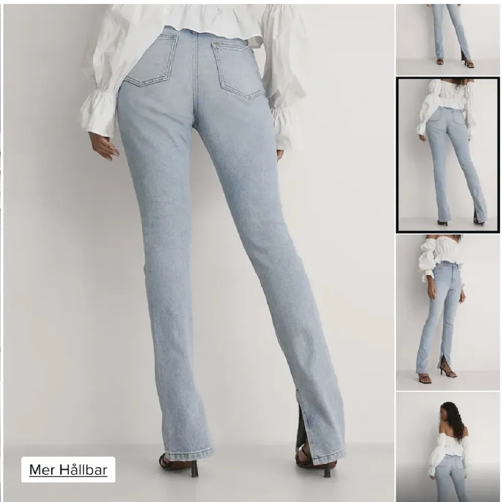 Jeans från NAKD med slits. Helt nya med lappen kvar (nypris: 449kr). Jättefina men för långa för mig som är 168. Modellen är 175 cm lång.. Jeans & Byxor.