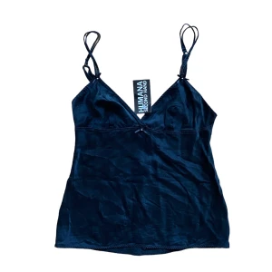 y2k vintage intimissimi linne - super fint linne med detaljer från intimissimi i satin/silke material. Köpt på humana och aldrig använt själv. Köparen står för frakt. 🩷