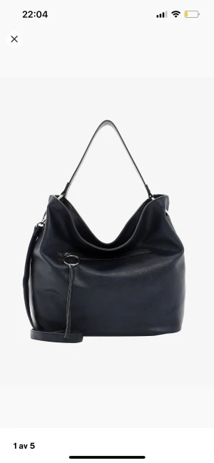 Marinblå väska - Superfin väska perfekt nu till skolan🫶🏻🫶🏻450+frakt