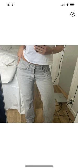 Gråa gina jeans - Sälher dessa gråa jeans som är i petite fårn gina. Finns inga defekter elr liknande