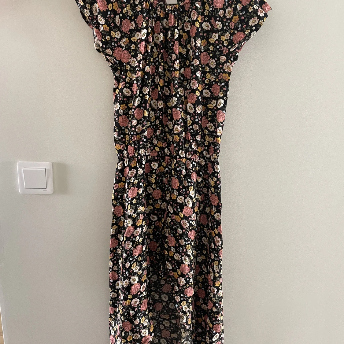 Blommönstrad klänning  - 90