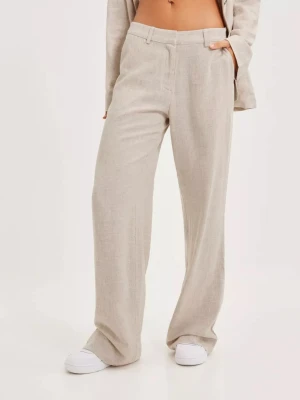 Linnebyxor Nelly - Loose Linen Pants från Nelly. Endast använda en gång