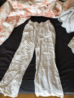 Linnebyxor -  Str.Small, bra i midjan men korta i modellen.