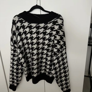 Stickad tröja - Stickad tröja från HM. Storlek XS