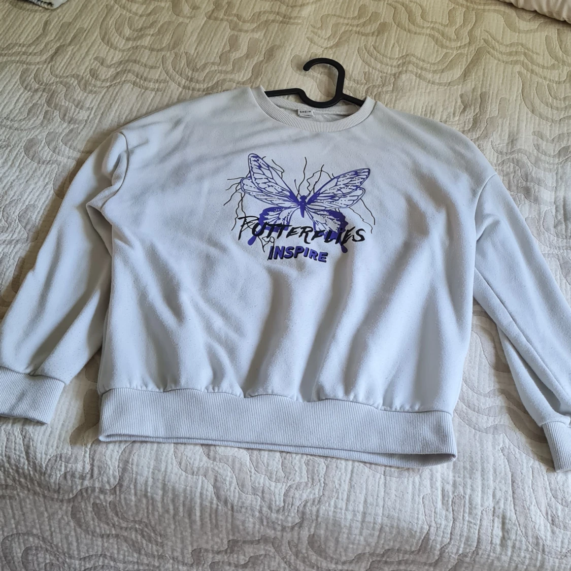 Vanlig vit tröja. 30kr + frakt