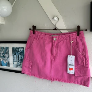 Rosa cargokjol - En superfin rosa cargokjol från GinaTricot, inköpt på deras rea men passade tyvärr inte mig. I strl 36 🩷
