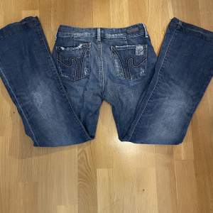 Jättefina bootcut jeans ❤️ fri frakt om du använder ”köp nu” 💗 passa på!!! 