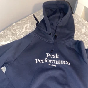 Peak performance  - Använd typ 2 gånger, den är som ny. Jätte skön material 
