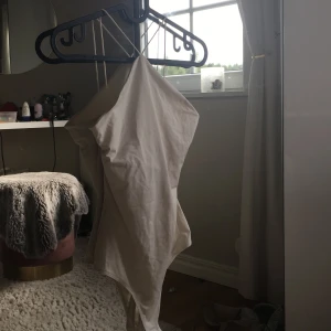 Superfin body - Säljer denna fina bodyn i storlek xs som tyvärr va för liten för mig. Helt oanvänd och lappen sitter kvar🤍
