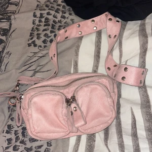 Gina tricot väska - Ljusrosa väska från gina tricot anvönds ej