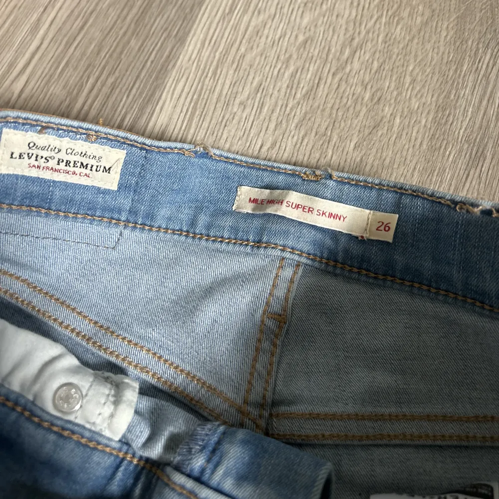 Levis jeans säljs för dem är för små för mig 🩵 GRATIS FRAKT via köp nu, i 14 dagar. Jeans & Byxor.