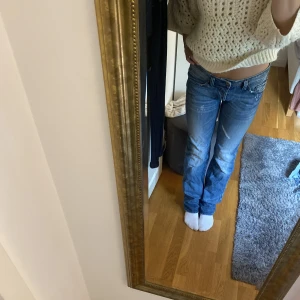 Diesel jeans - Såå snygga diesel jeans! Säljer för att de sitter för stort i midjan och för tajta i låren, Skriv privat för fler bilder! Kom gärna med egna prisförslag 