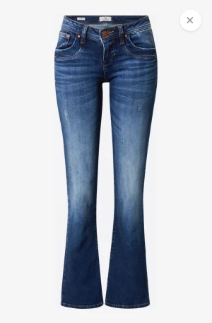 Ltb valerie jeans - Säljer mina mörkblå ltb jeans då de inte kommer till användning. De är endast använda en gång och är i nyskick. Modellen är valerie och de är i storlek 25/30. Kontakta mig om ni är intresserade eller har några frågor 💗